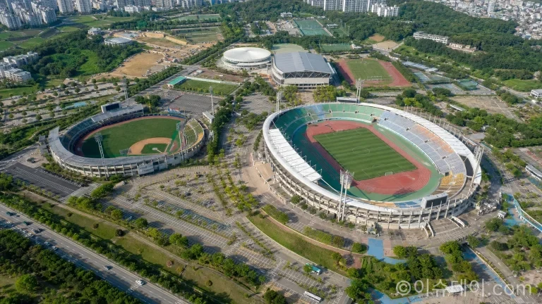 돔구장 건립이 추진되는 수원종합운동장 전경